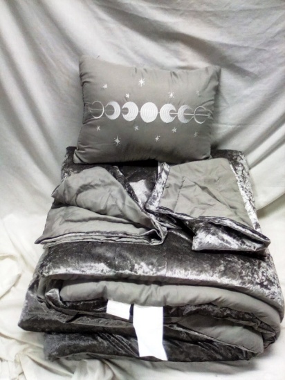 King Size Comforter, 2 Pillow Shams, Pillow