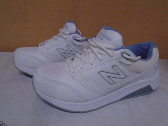 Like New Pair of Ladies Leather New Balance Shoes