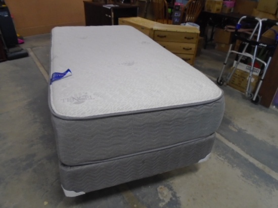 Twin Size Bed Complete w/ Like New American All White No Flip Mattress Set & Metal Frame