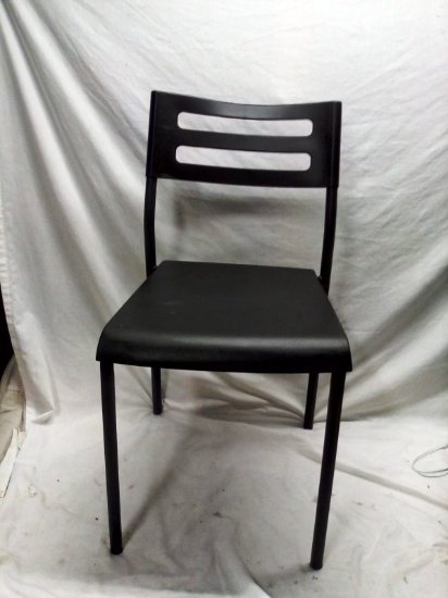 HumbleCrew Black Composite Chair