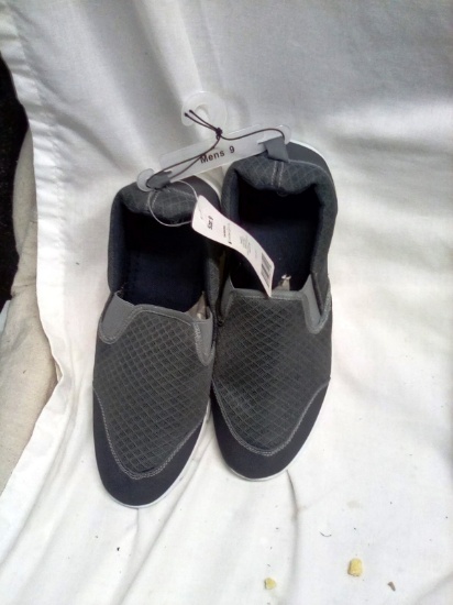 Men's Everyday Shoes New Items with tags Size 9