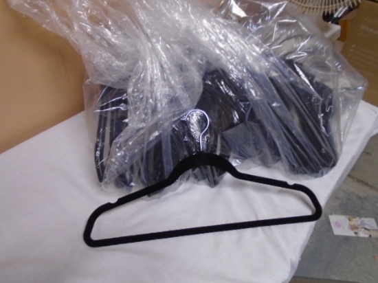 (90) Brand New Velvet Covered Hangers