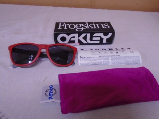 Brand New Pair of Oakly Matte Redline/ Matte Black Frogskins