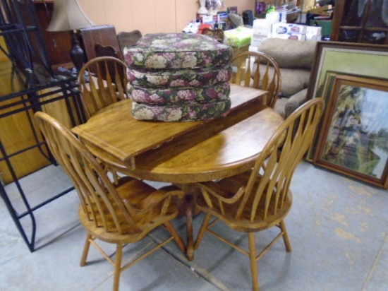 Round Solid Oak Pedistal Dining Table w/ 4 Matching Arm Chairs w/ Center Leaf