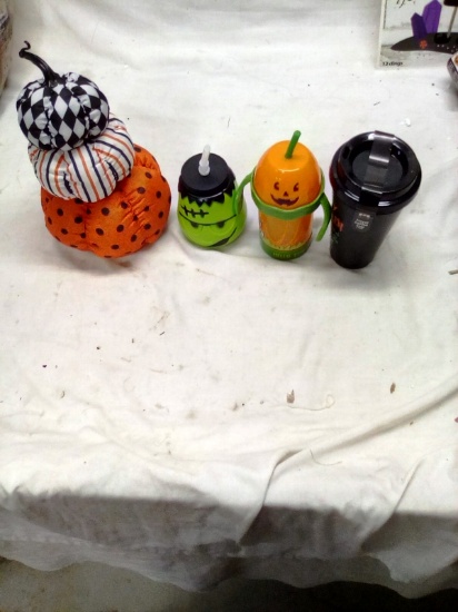 Halloween Cups & Pumpkin Décor