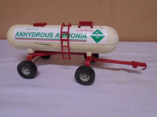 Ertl 1:16 Scale Anhydrous Ammonia Die Cast Frame Tank