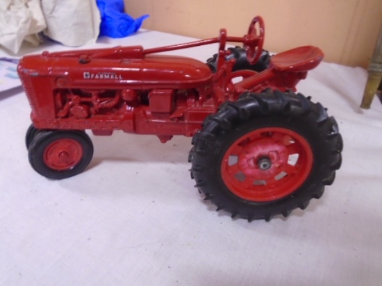 Ertl Die Cast IH McCormick Farmall Tractor