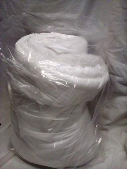 All Season Down Alternative White Comforter Marked as Full Size
