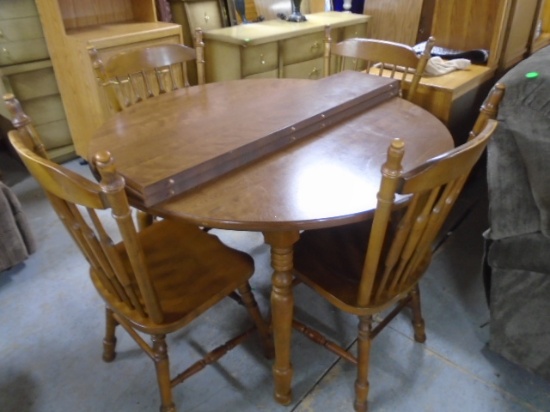 Round Wooden Dining Table w/2 Center Leaves and 4 Chairs