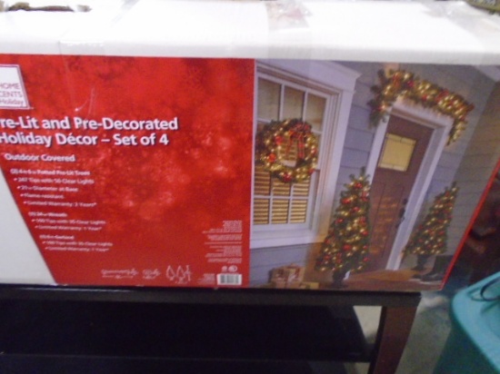 4pc Prelit & Decorated Holiday Décor Set