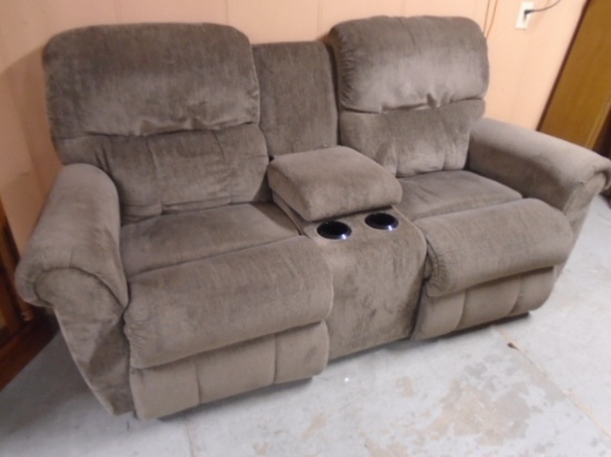 La-Z-Boy Dual Reclining Sofa w/Center Console and Cup Holders
