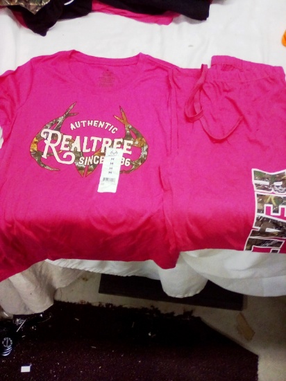 Women's Med Realtree T-shirt & Sleep pants