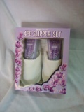 Onyx Professional 4 Piece Slipper Set with Lavender Lotions