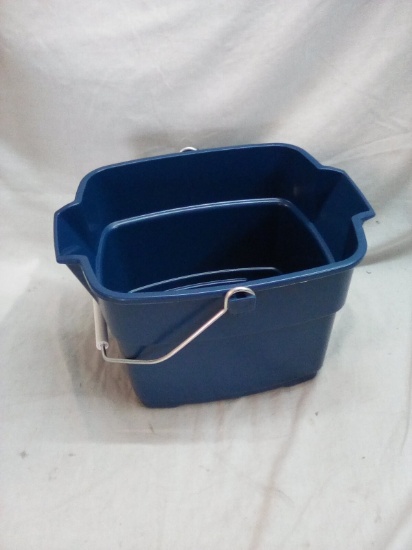 Rubbermaid Dual Pour Spout 15 Qt. Composite Bucket