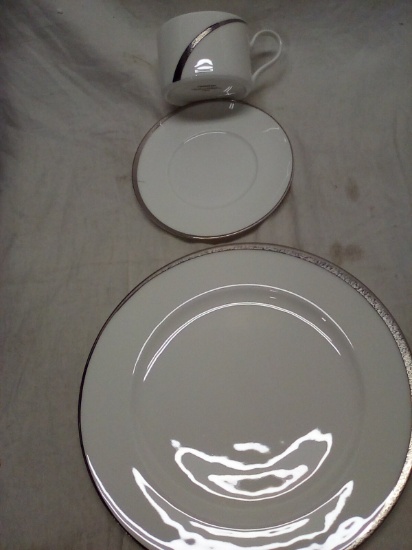 Oneida 5piece Dish Set