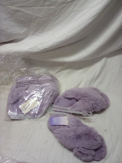 Qty. 2 Pair Women's Size 7/8 Super Cozy Slippers