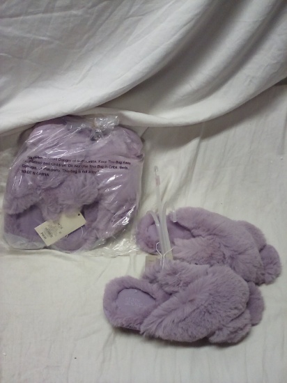 Qty. 2 Pair Women's Size 7/8 Super Cozy Slippers