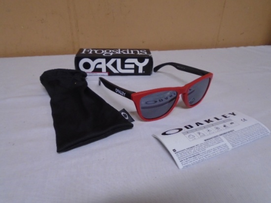 Brand New Pair of Oakley Frogskins Matte Redline/Matte Blackink Sunglasses