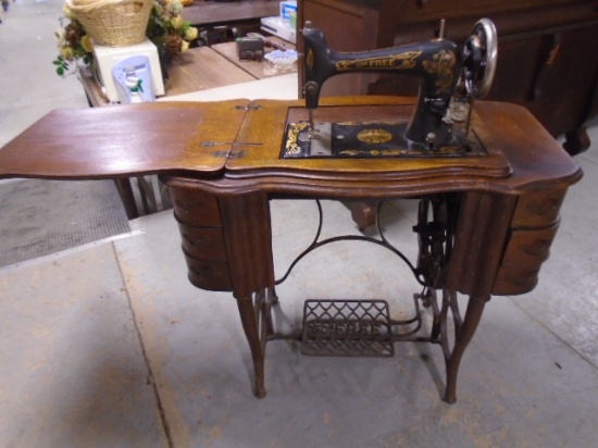 Antique The Free Sewing Machine Co. Chicago Treadle Sewing Machine