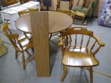 Round Maple Dining Table w/ 2 Center Leaves & 4 Matching Chairs