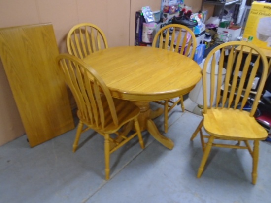 Beautiful Solid Oak Round Pedistal Dining Table w/ Center Leaf & 4 Chairs Sun