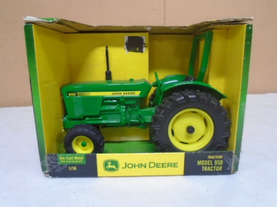 Ertl 1:16 Scale John Deere Die Cast Model 950 Tractor