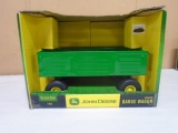 Ertl 1:16 Scale John Deere Die Cast Barge Wagon