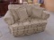 Gorgeous Like New Love Seat w/ Matching Accent Pillows