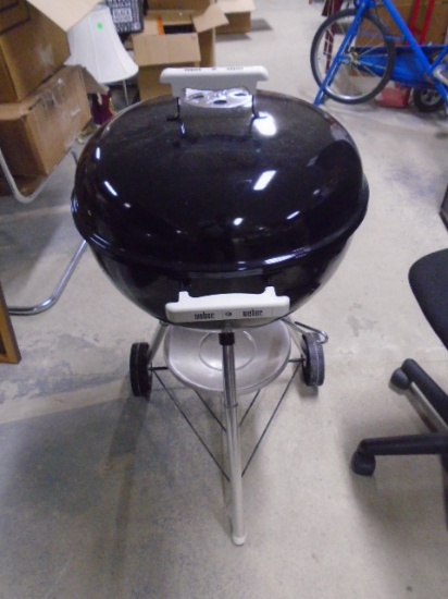 Brand New Weber Charcoal Kettle Grill on Wheels