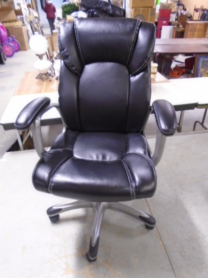 Like New Leather Rolling Office/ Desk Chair