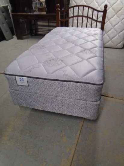Like New Twin Size Bed Complete w/ Sealy Seagrove Plush No-Flip Mattress & Headboard
