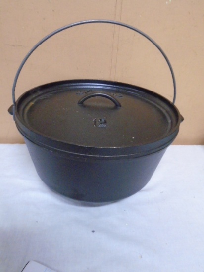 No 12 Lodge Cast Iron Dutch Oven