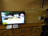 32in LED LG Model 32LQ63 Flar Panel Smart TV