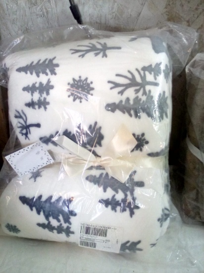 Kringle Express Super Oversized 60x70 Winter Forest Throw, Silver