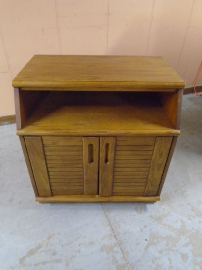 Oak Night Stand/ Side Table w/ 2 Doors on Bottom