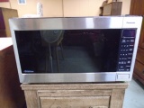Panasonic Invertor 1250 Watt Microwave