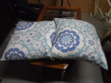 Matching Pair of Like New Accent Pillows