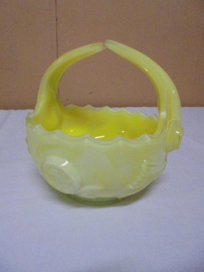 Beautiful Diamond B Art Glass Basket
