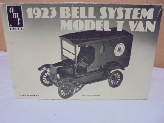 AMT Ertl 1923 Bell System Model T Model Kit