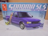 AMT 1:25 Scale 1995 GMC Sonoma SLS Pickup Model Kit