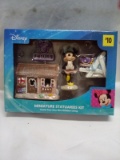 Disney Minnie Mouse “Chill” She Shed Miniature Statuaries Kit