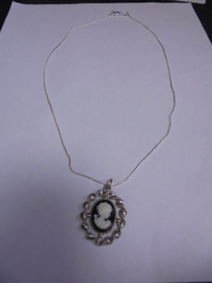 19" Sterling Silver Necklace w/ Cameo Pendant