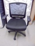 Like New Rolling Office/ Desk Chair