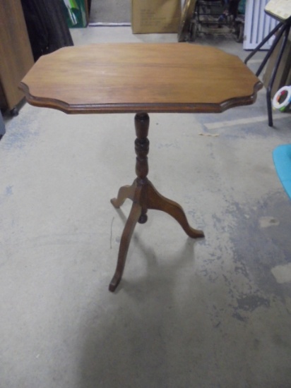 Antique Pedistal 3 Legged Side Table