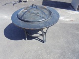 33in Round Fire Pit w/ Screen