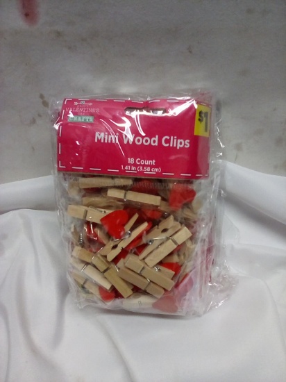 Happy Valentine’s Day Crafts. Mini Heart Wooden Clips. Qty 6- 18 Count