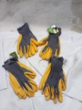 True Living Crinkle Latex Gloves. Qty 4.
