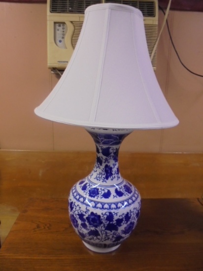 Beautiful Porcelain Oriental Table Lamp