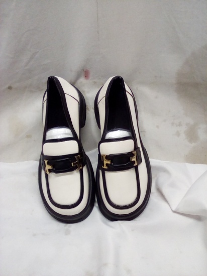 Black and White Womens Shoe Size 39
