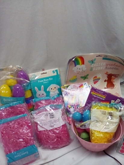 QTY 15 Easter decorations and basket – Great start for next year!